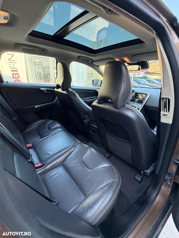 Volvo XC 60 2.4D AWD Aut. - 9