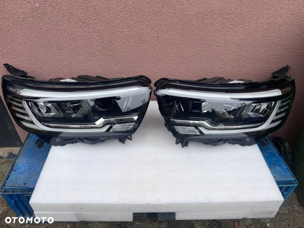 Lampa przednia RENAULT KANGOO III FULL LED KOMPLET EUROPA ORYGINALNE KOITO