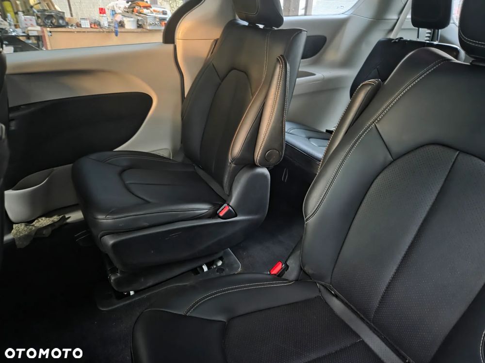 Chrysler Pacifica - 33
