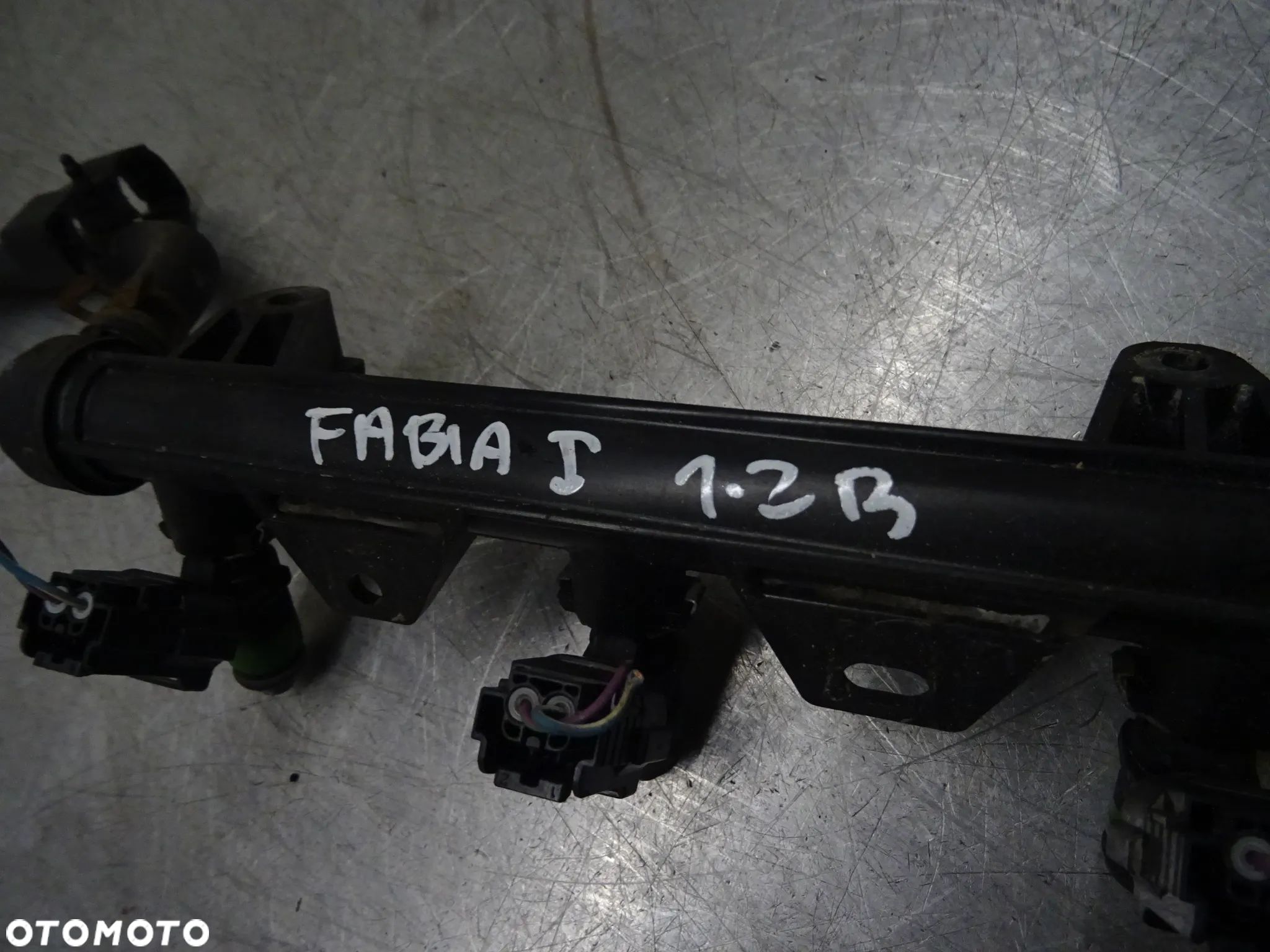SKODA FABIA I KOMBI 99-03 1.2B LISTWA WTRYSKOWA 03E133320 - 1