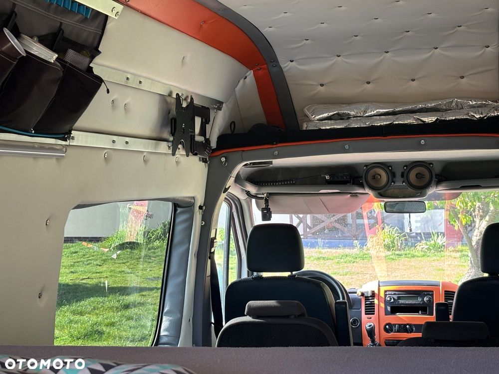 Mercedes-Benz Sprinter - 12