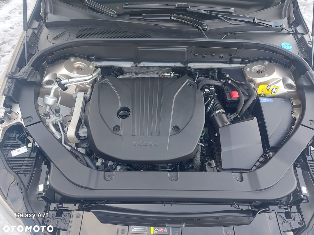 Volvo XC 60 B5 B AWD Plus Dark - 18