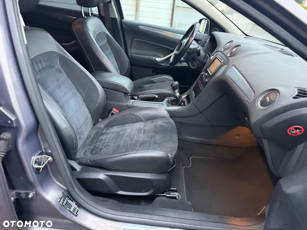 Ford Mondeo 1.6 T Platinium X Plus (Titanium) - 26