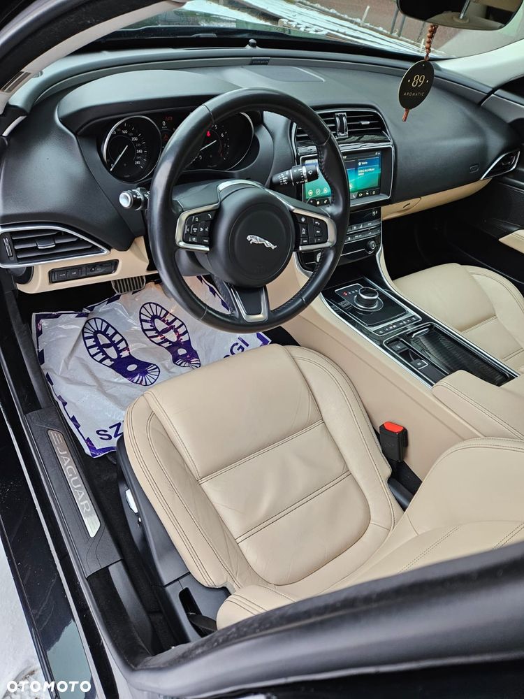 Jaguar XE 2.0 T AWD Prestige - 8