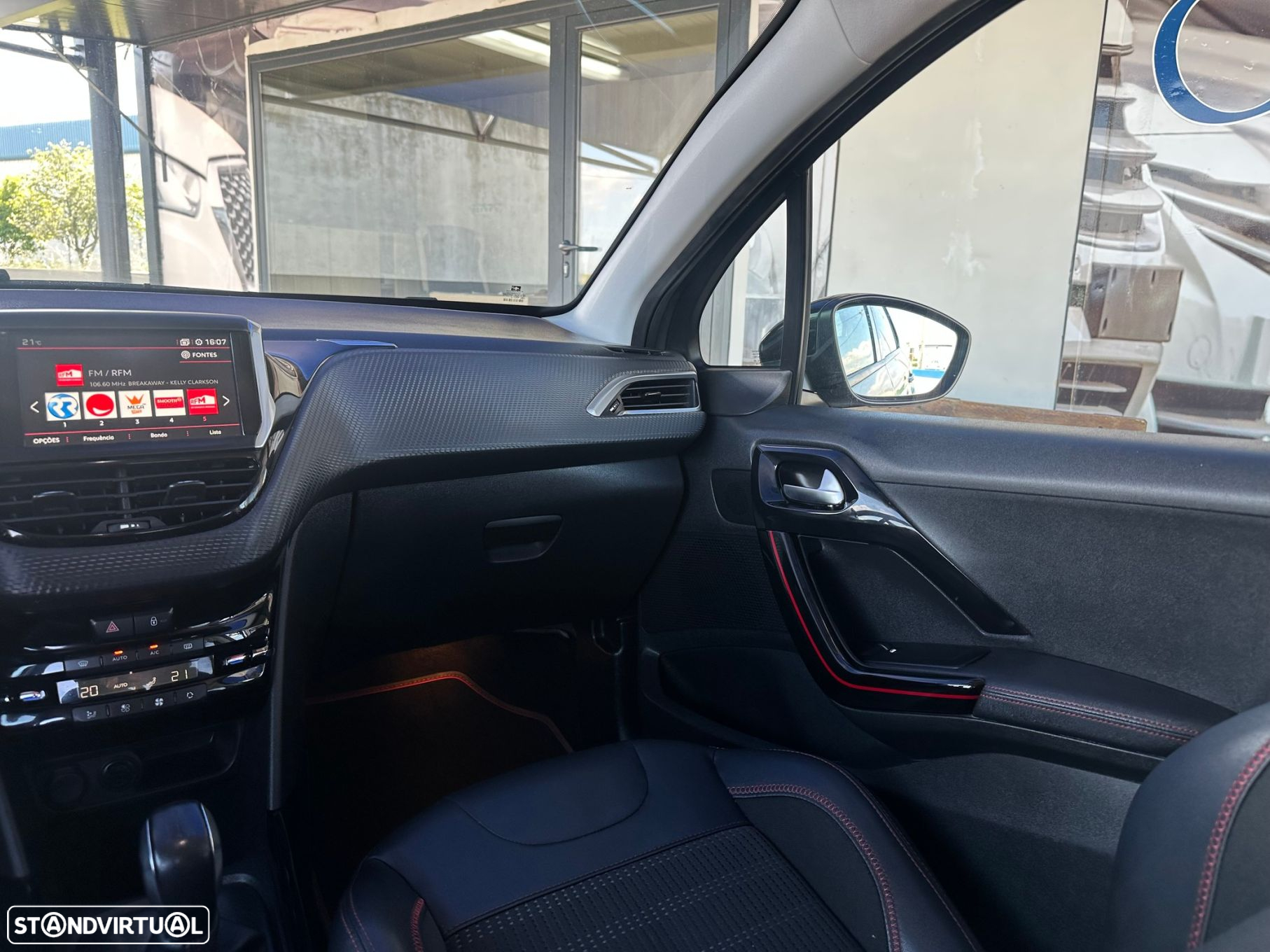 Peugeot 2008 1.2 PureTech GT Line - 36