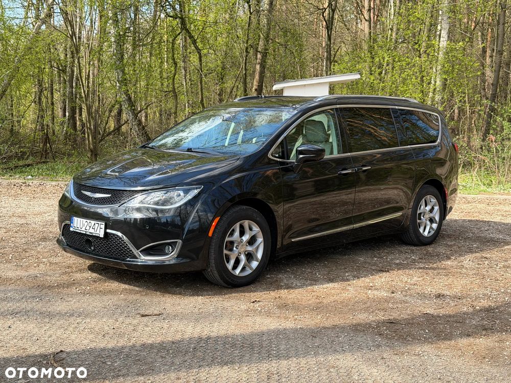 Chrysler Pacifica - 1