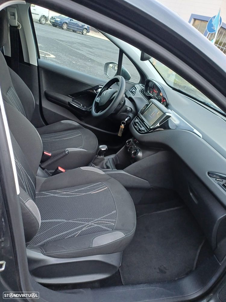 Peugeot 208 - 5