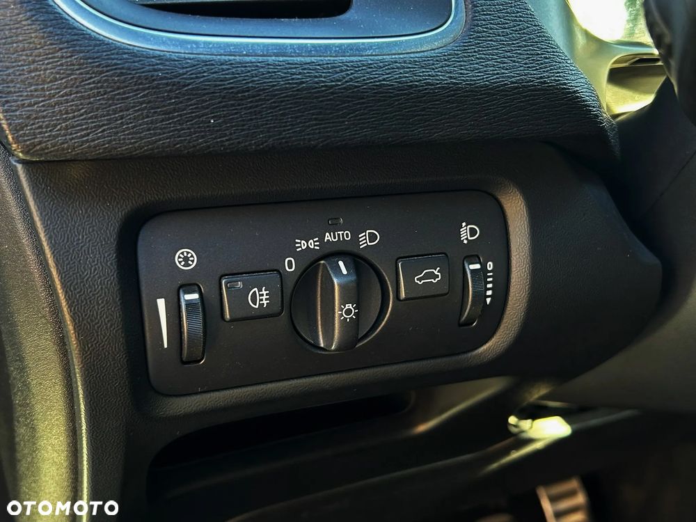 Volvo V40 D2 R Design - 34