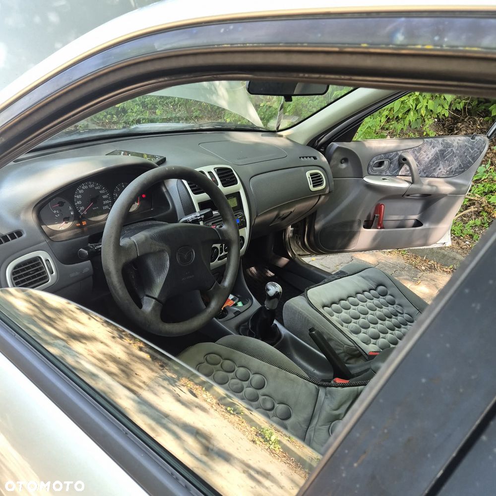 Mazda 323F - 4