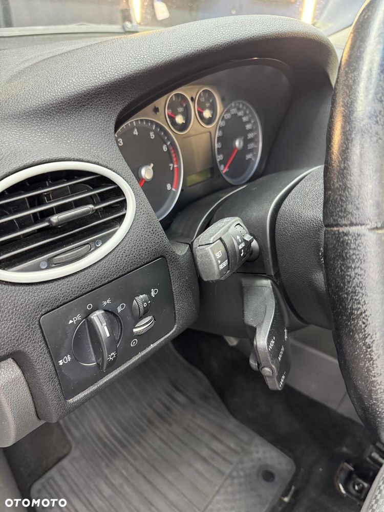 Ford Focus 1.6 Trend - 13