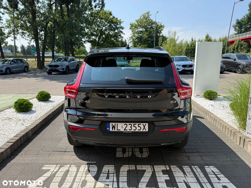Volvo XC 40 B3 Plus Dark - 32