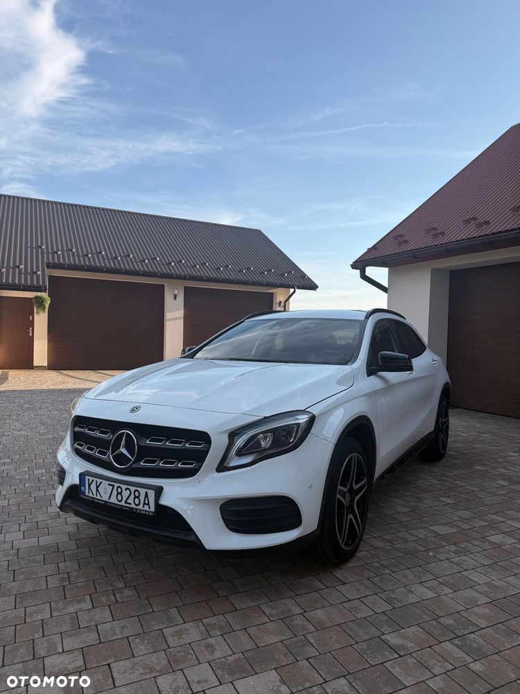 Mercedes-Benz GLA 200 7G-DCT AMG Line - 3