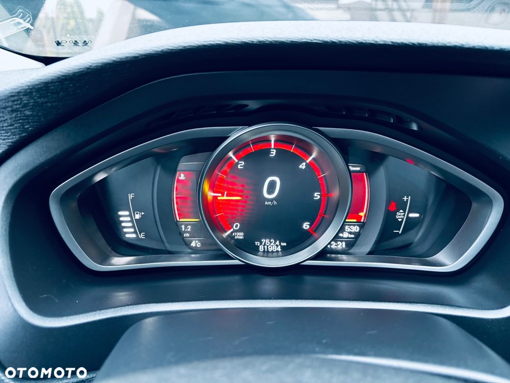 Volvo V40 D2 Momentum - 8