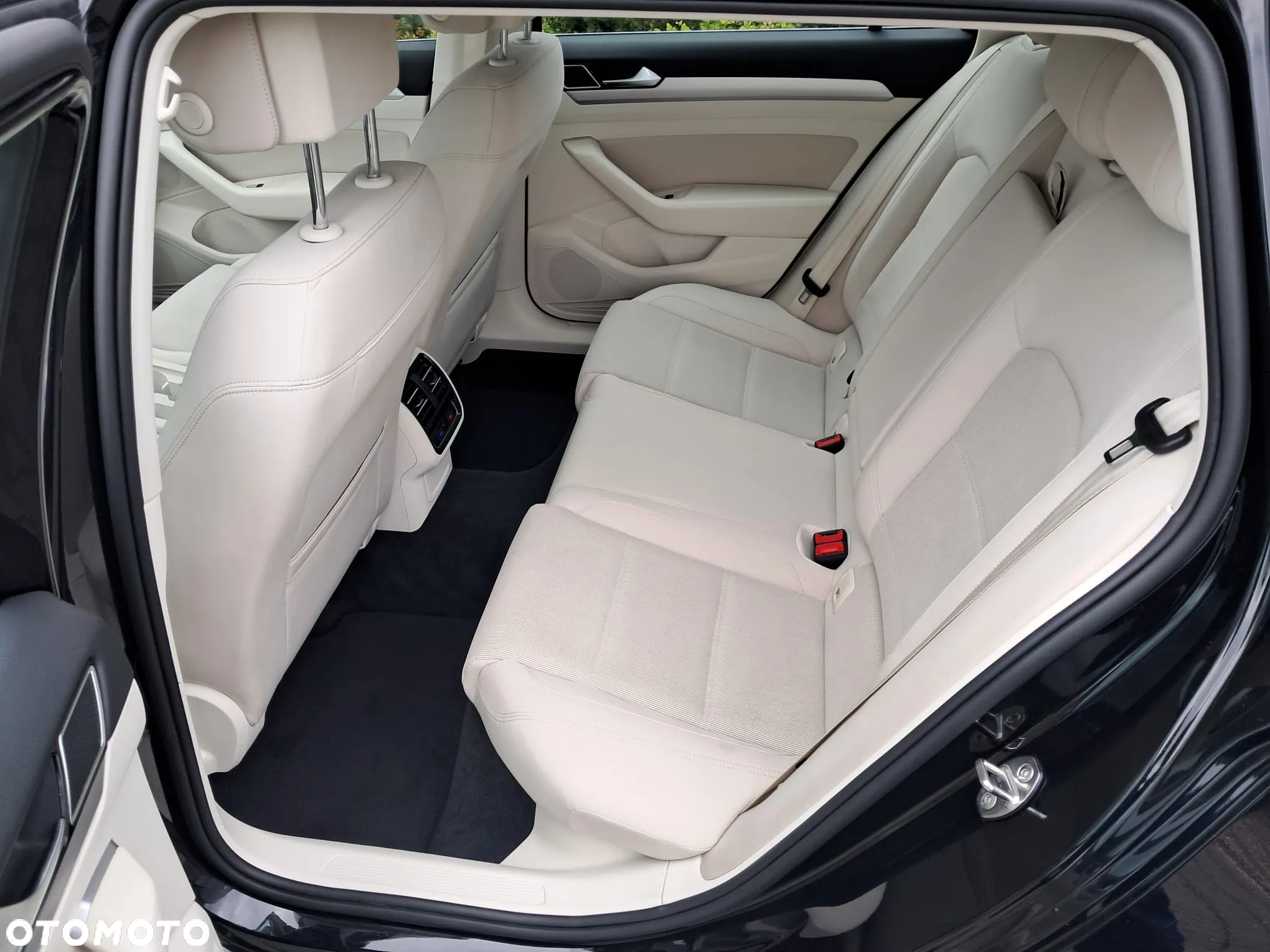 Volkswagen Passat - 10