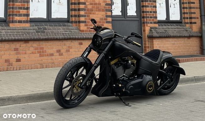 Harley-Davidson Softail Breakout - 14