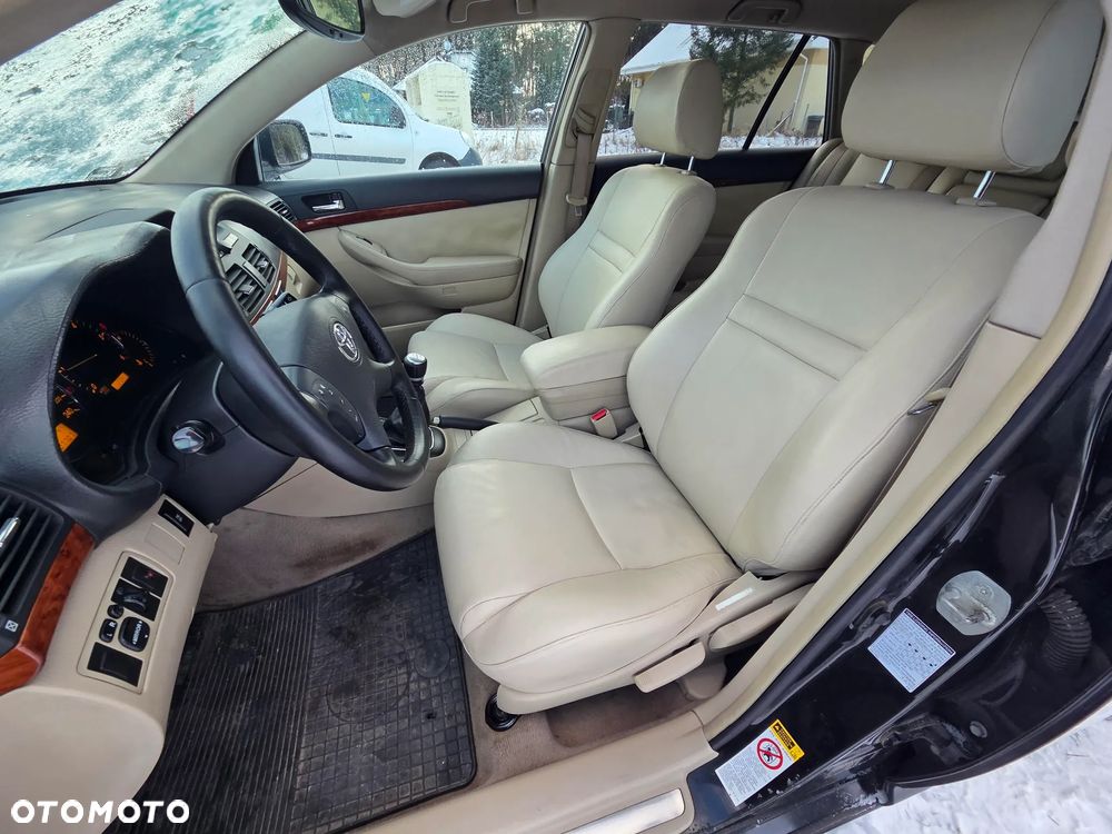 Toyota Avensis 2.2 D-4D Sol - 22