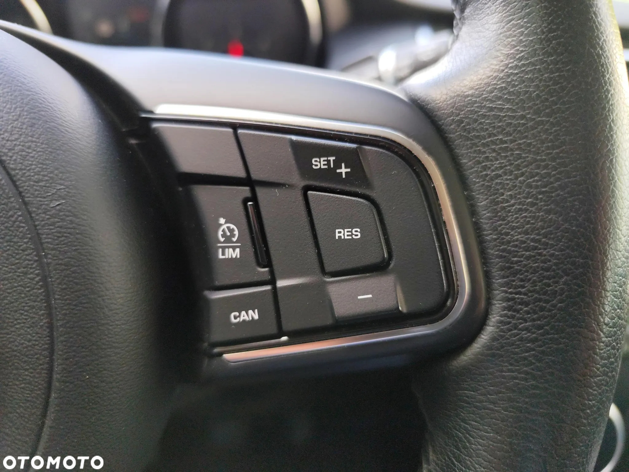 Jaguar E-Pace 2.0 i4D FWD - 23