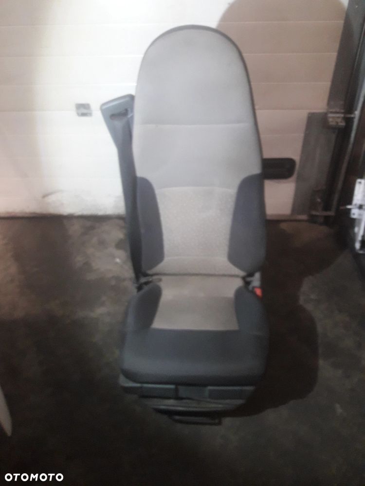 FOTEL PASAŻERA PNEUMATYCZNY RENAULT MIDLUM DXI - 2