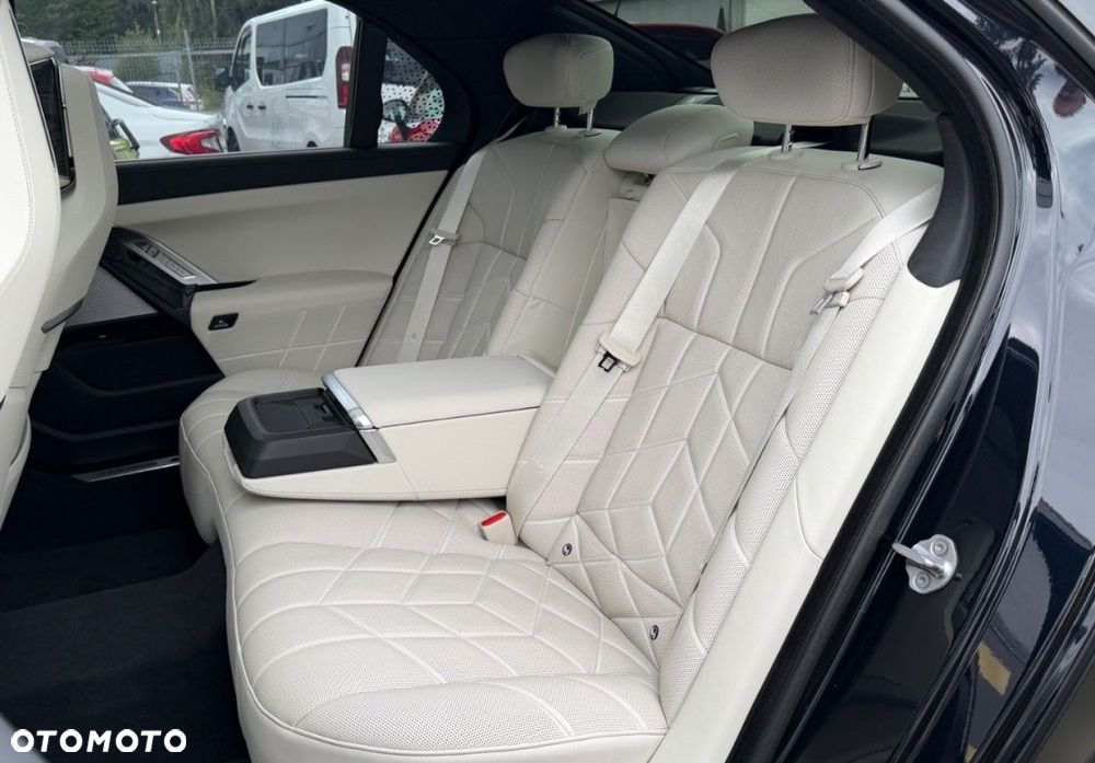 BMW Seria 7 - 31