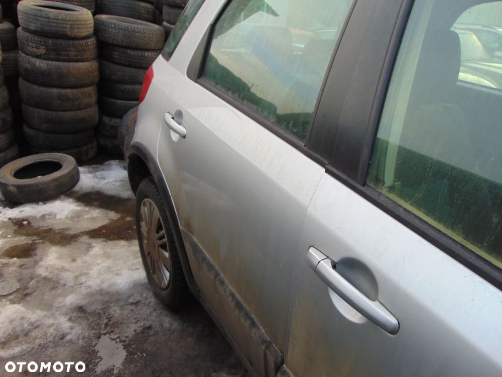 DRZWI PRAWE TYŁ TYLNE SUZUKI SX4 FIAT SEDICI ZCC Z LISTWĄ - 1