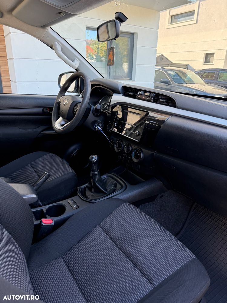 Toyota Hilux 4x4 Double Cab M/T Comfort - 10