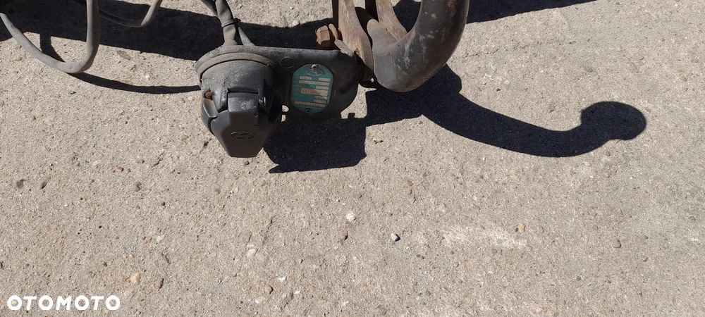 Hyundai H1 h200 hak holowniczy - 2
