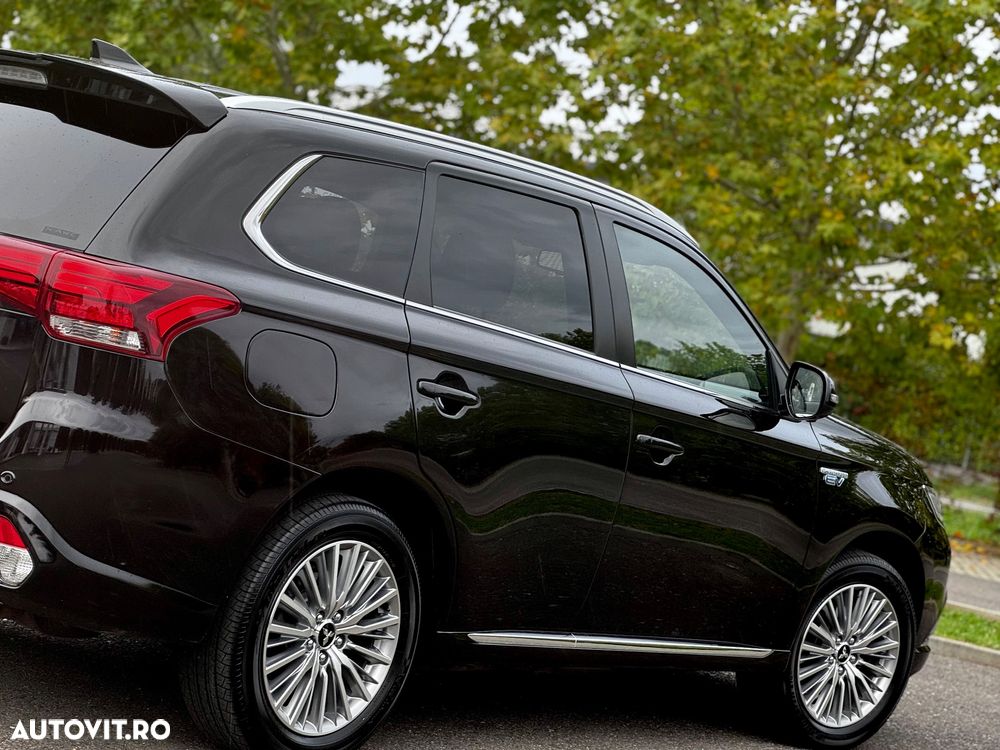 Mitsubishi Outlander 2.4 4WD Plug-In Hybrid Top - 35