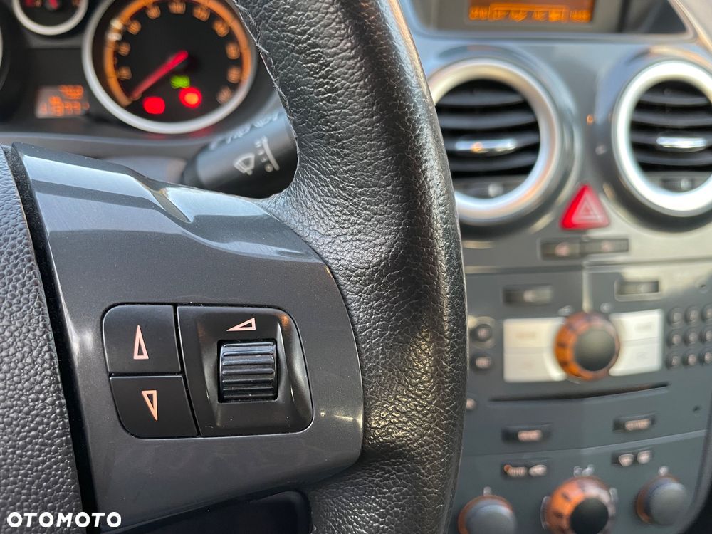 Opel Corsa 1.4 16V Cosmo - 14