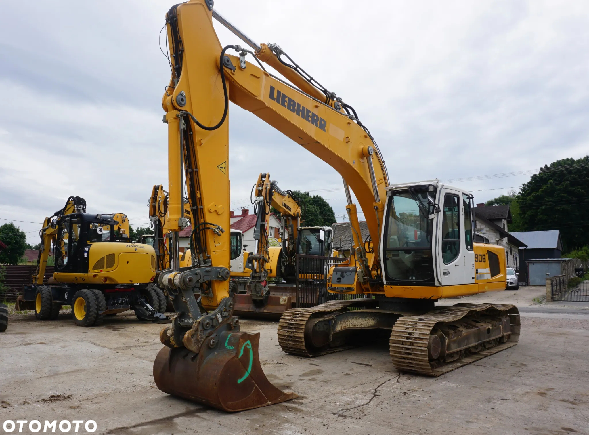Liebherr R 906 - 7