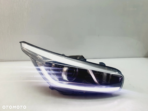 KIA CEED II 12r+ PRAWA LAMPA PRZÓD SOCZEWKA LED ORY EU