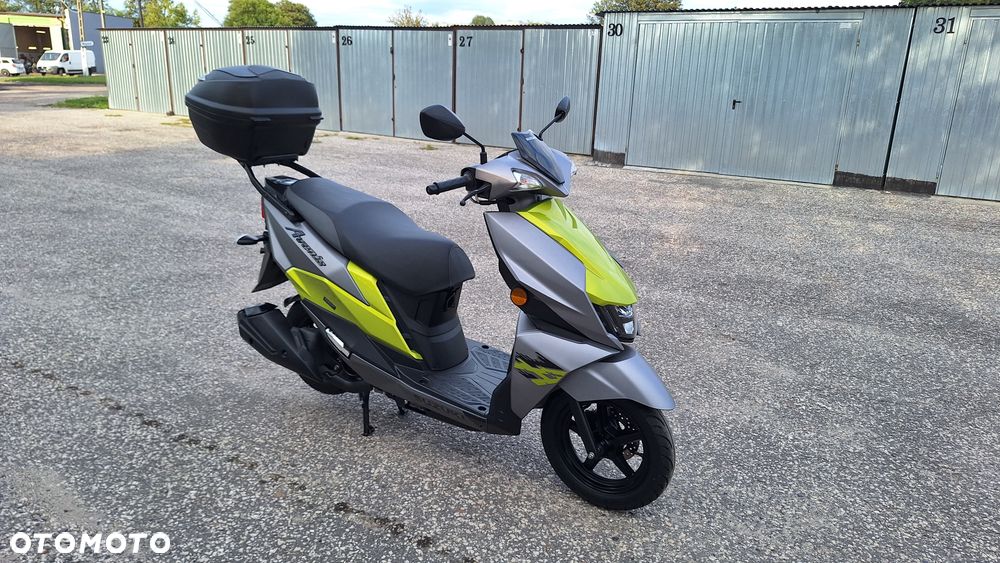 Suzuki Avenis - 14