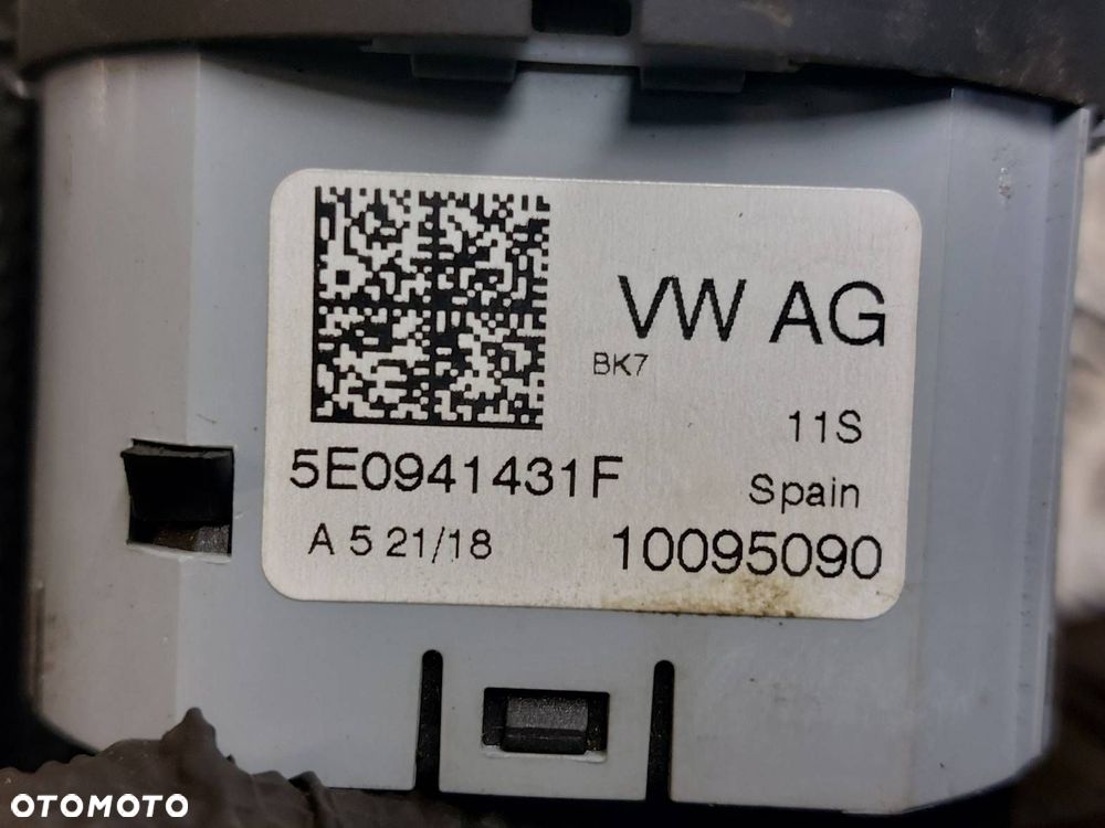 PRZEŁĄCZNIK ŚWIATEŁ SKODA OCTAVIA III 5E0941431F - 2