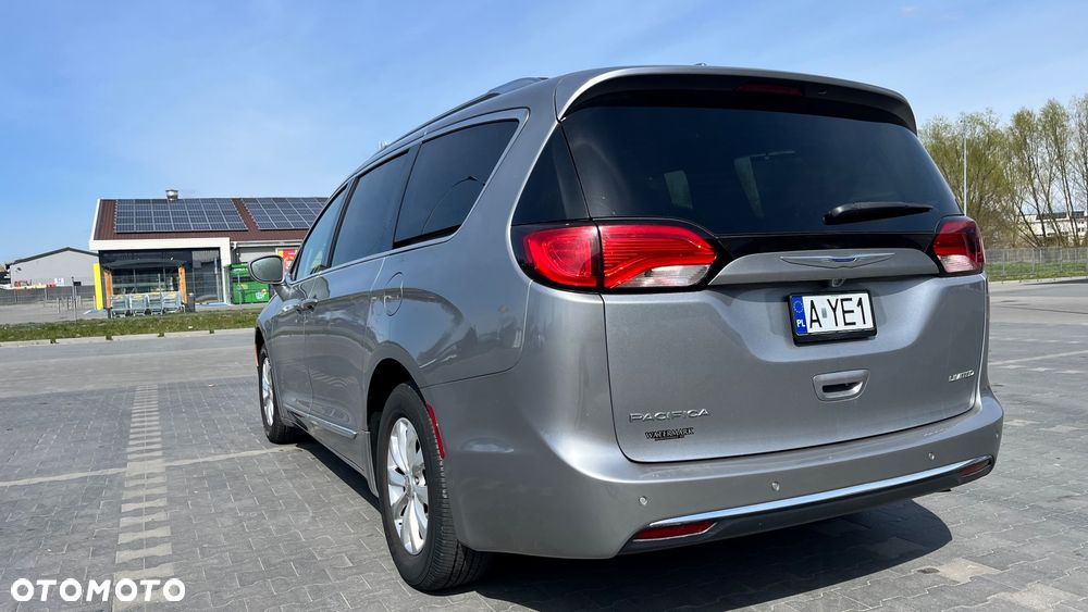 Chrysler Pacifica - 6