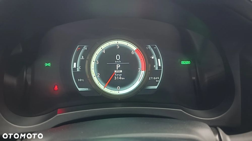 Lexus IS 300h F Sport - 24