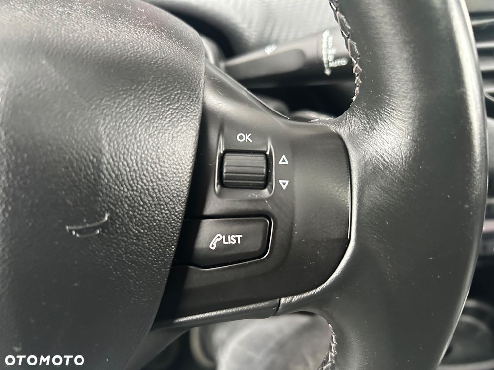 Peugeot 2008 PureTech 82 Access - 37