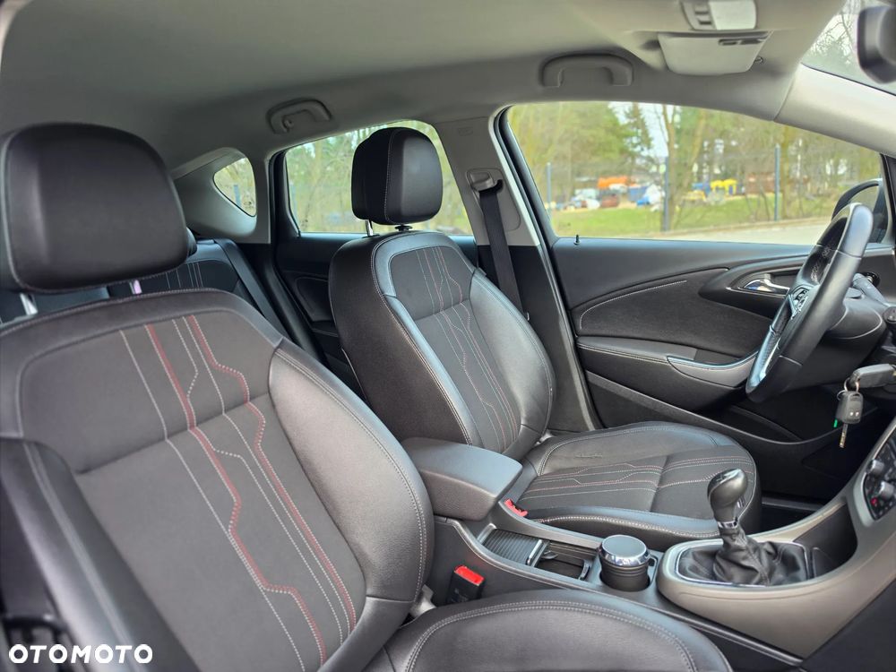 Opel Astra 1.4 Turbo 150 Jahre - 8