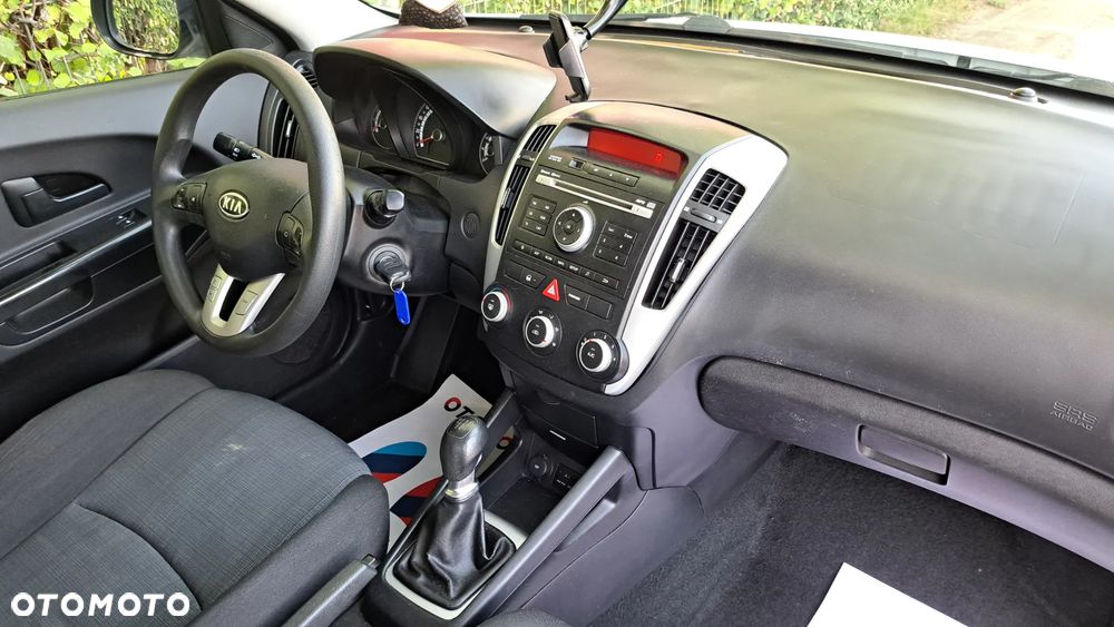 Kia Ceed - 9