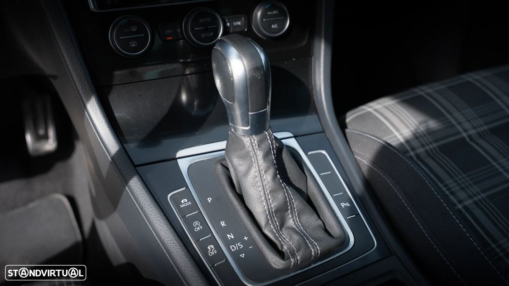 VW Golf 2.0 TDi GTD DSG - 33