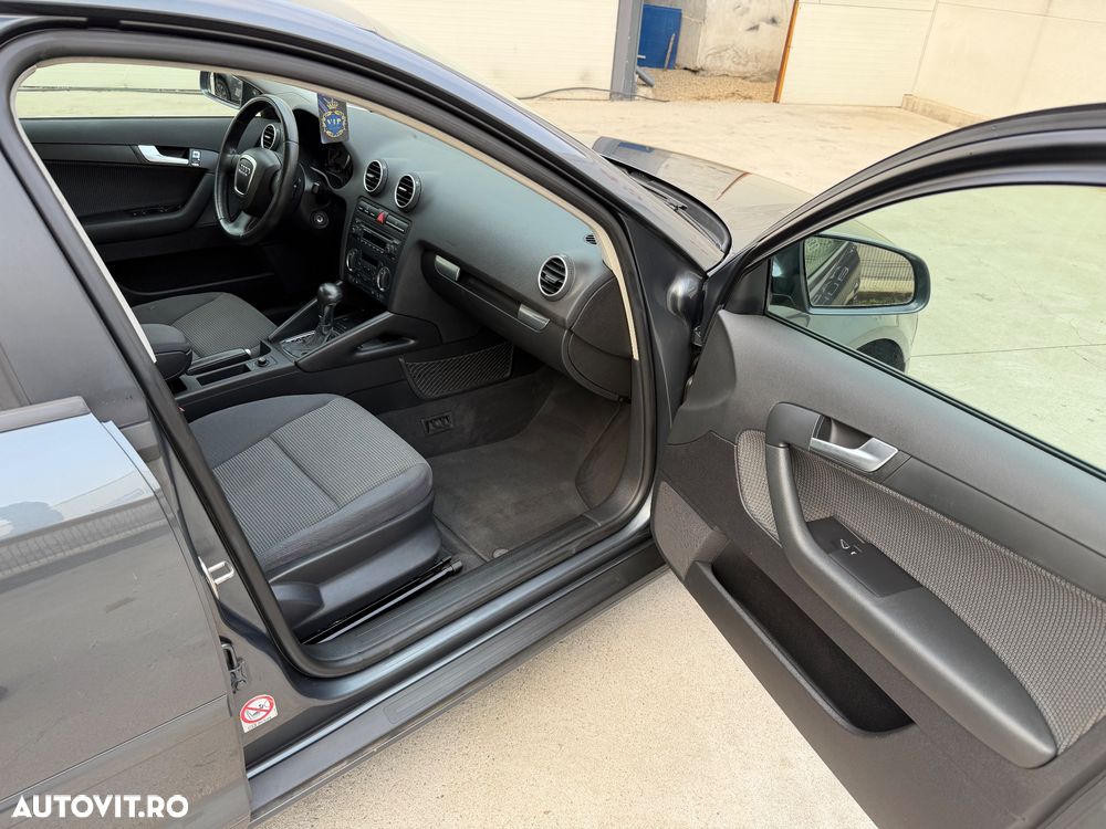 Audi A3 2.0 TDI Sportback DPF (DSG) S tronic Attraction - 8