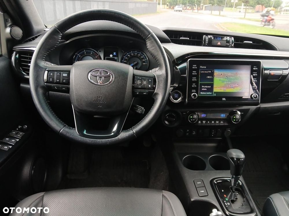 Toyota Hilux 2.8 D-4D Double Cab Invincible Sport 4x4 - 28