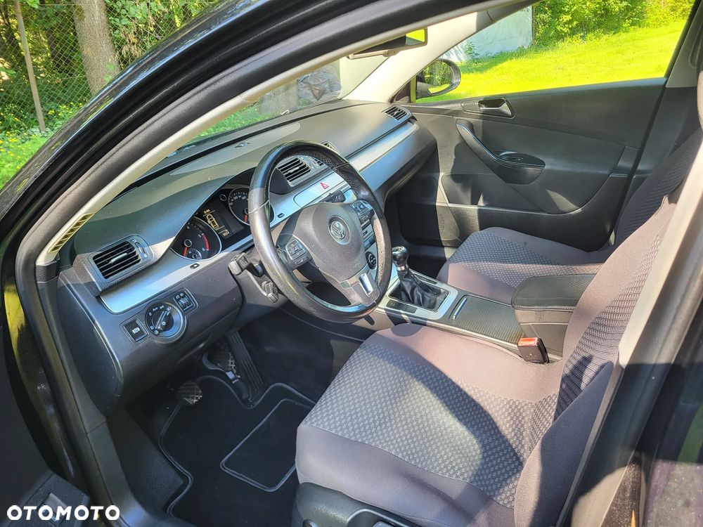 Volkswagen Passat 1.6 TDI BlueMotion Technology Comfortline - 4