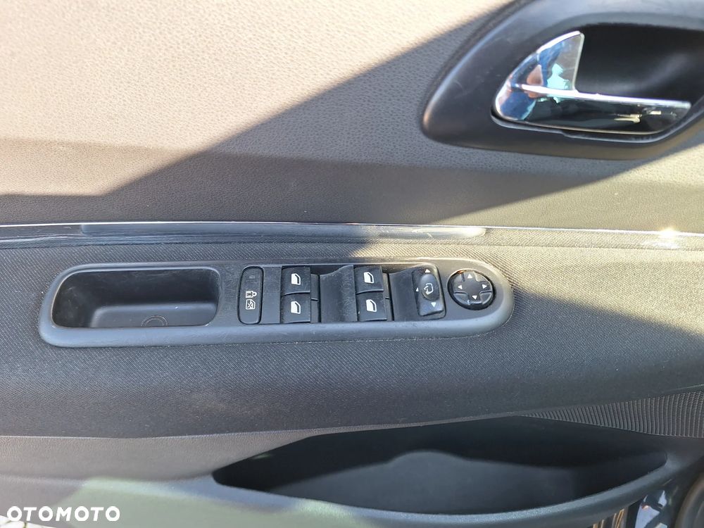 Peugeot 5008 HDI FAP 150 Platinum - 16