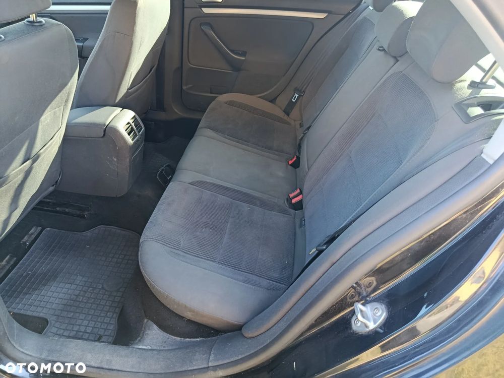 Volkswagen Jetta 1.6 FSI Comfortline - 21