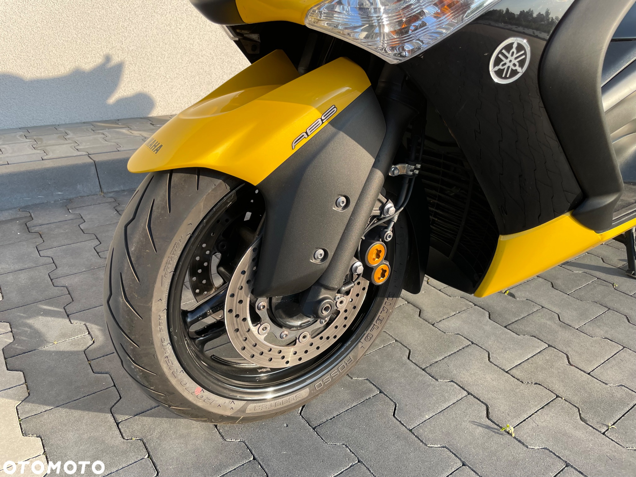 Yamaha Tmax - 15