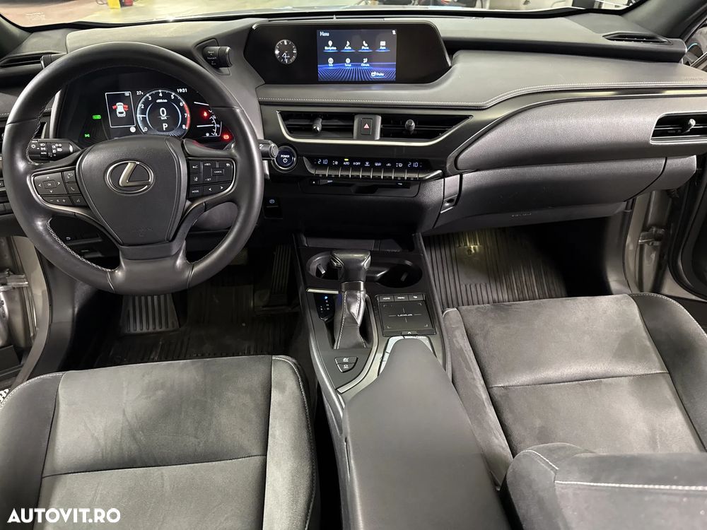 Lexus UX - 10