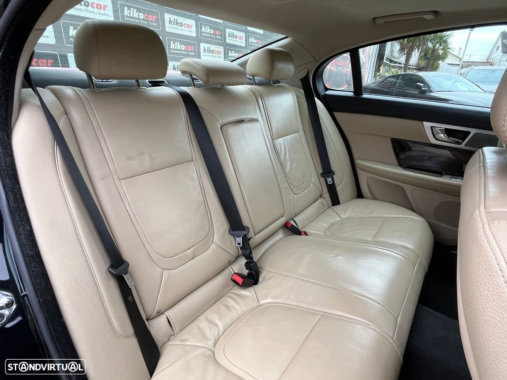 Jaguar XF 2.2 D Luxury - 56