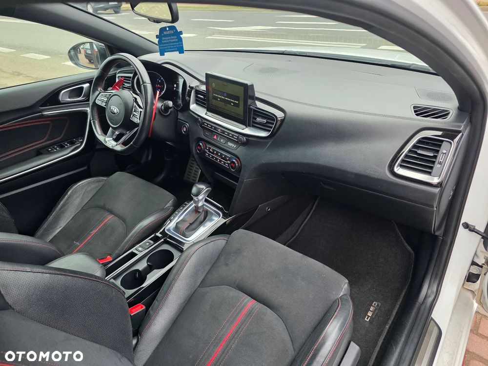 Kia Ceed - 9