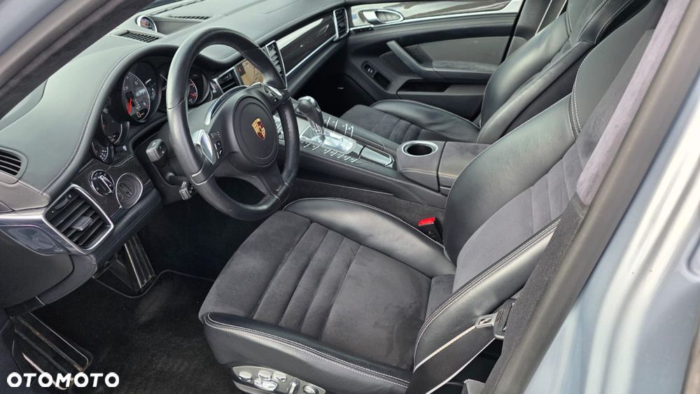 Porsche Panamera GTS PDK - 11