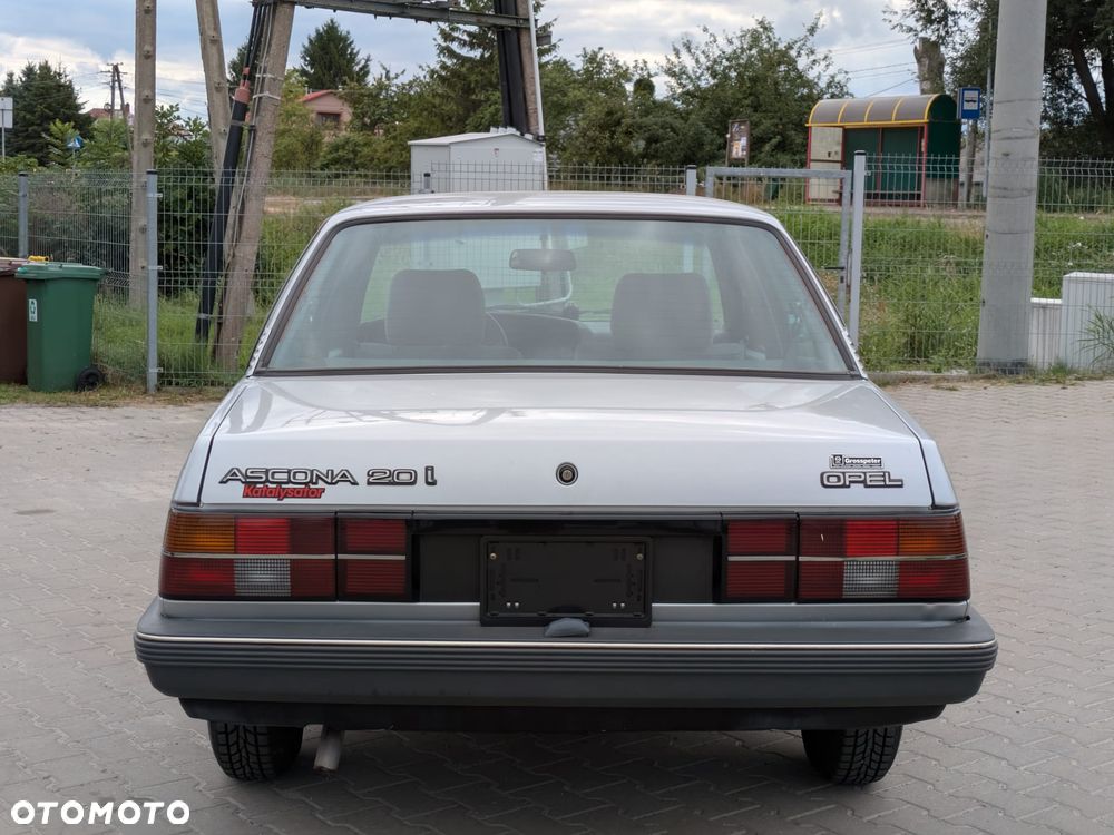 Opel Ascona - 8