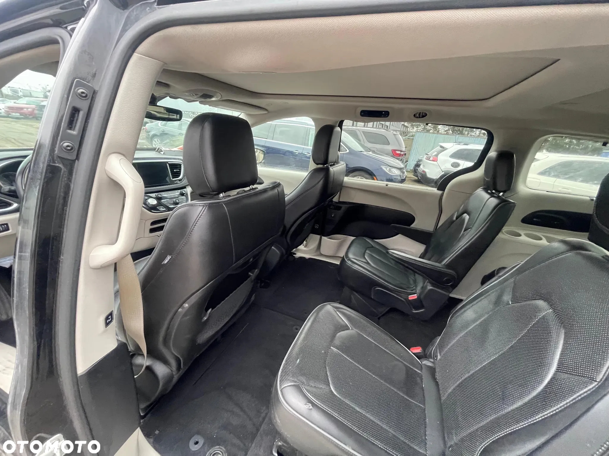 Chrysler Pacifica - 12